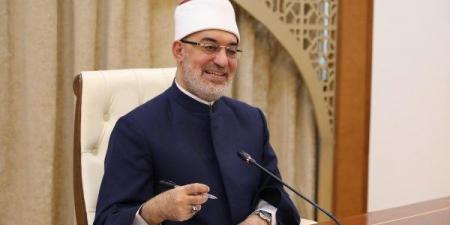 مفتي الجمهورية يستعرض مع الباحثين وأمناء الفتوى عددا من المشروعات العلمية - الفجر سبورت