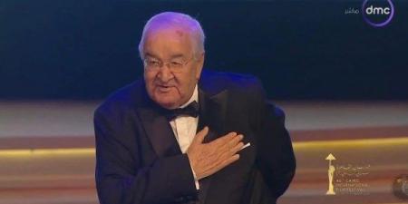 كريم عبد العزيز عن تكريم والده بـ«مهرجان القاهرة السينمائي»: تعلمت منك كل شيء - الفجر سبورت