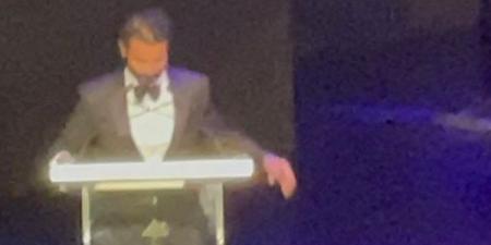 خالد النبوي يهدي تكريمه في مهرجان القاهرة لوالديه الراحلين وزوجته - الفجر سبورت