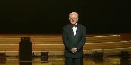 حسين فهمي يكشف عن عدد الأفلام المرممة بحفل افتتاح مهرجان القاهرة السينمائي 46 - الفجر سبورت