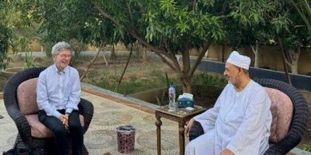 محافظ الأقصر والقيادات الأمنية يزورون دير مارجرجس بالرزيقات لتقديم التهنئة للإخوة الأقباط - الفجر سبورت