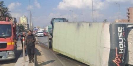 عودة الحركة المرورية لطبيعتها على طريق كفر شكر – بنها بعد انقلاب سيارة نقل - الفجر سبورت