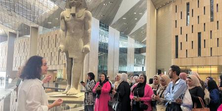 جهود مكثفة لتنظيم وإدارة حركة الزائرين بالمتحف المصري الكبير - الفجر سبورت