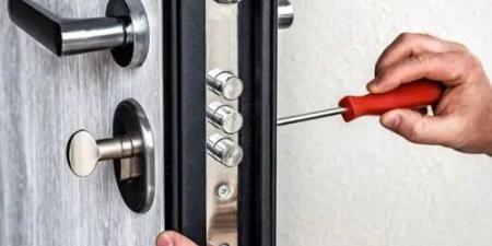 دليلك لاختيار أبواب شقق خارجية مودرن تجمع بين الأمان والأناقة - الفجر سبورت