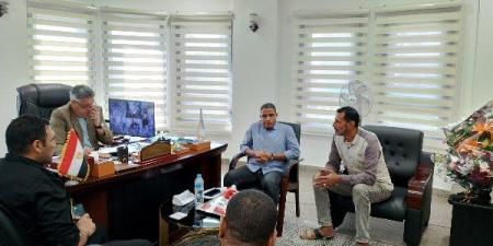 حملات بحي جنوب الغردقة لرفع الإشغالات وفحص تراخيص الكافيهات والمحال - الفجر سبورت