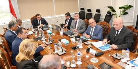 وزير الإسكان يتابع الموقف التنفيذي لمشروعات المرحلة الأولى للمبادرة الرئاسية "حياة كريمة" - الفجر سبورت