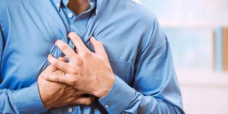 احذر ألم الكتف والمعدة.. أعراض الذبحة الصدرية - الفجر سبورت