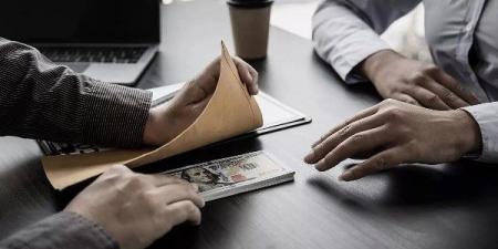 وضع مسئول شركة بترول حكومية على قوائم المنع والتحفظ على الأموال - الفجر سبورت