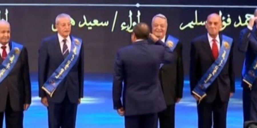 الرئيس
      السيسي
      يقدم
      التحية
      لأبطال
      حرب
      أكتوبر
      خلال
      الندوة
      التثقيفية - بوابة المساء الاخباري