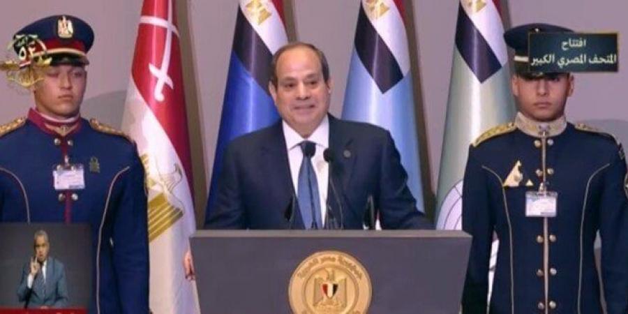 الرئيس
      السيسي:
      يوجه
      التحية
      للرئيس
      الأمريكي
      دونالد
      ترامب
      على
      دعم
      مساعي
      وقف
      الحرب
      في
      غزة - بوابة المساء الاخباري