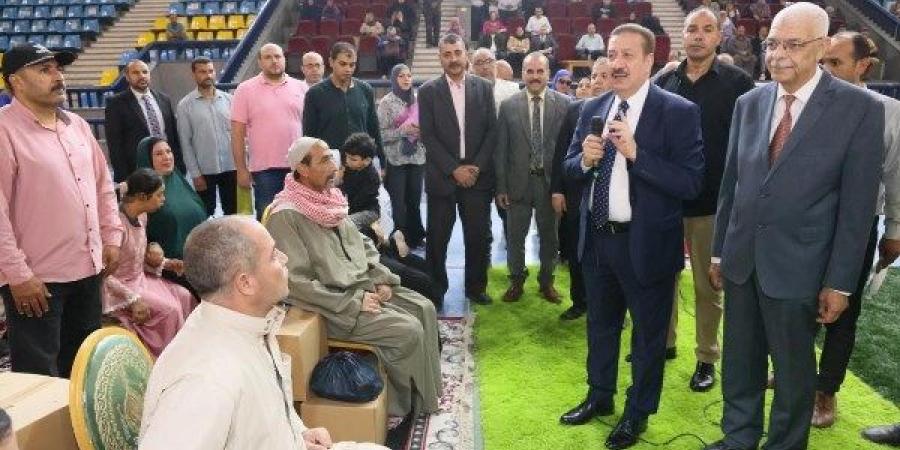 محافظ المنوفية يسلم 155 حالة من الأسر الأولى بالرعاية وذوى الهمم  مساعدات مالية وعينية - الفجر سبورت