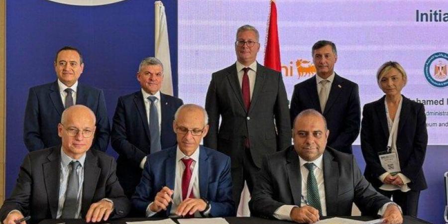 مصر
      وقبرص
      توقعان
      اتفاقيات
      تجارية
      لمشروع
      نقل
      غاز
      حقل
      كرونوس
      لمصر - الفجر سبورت