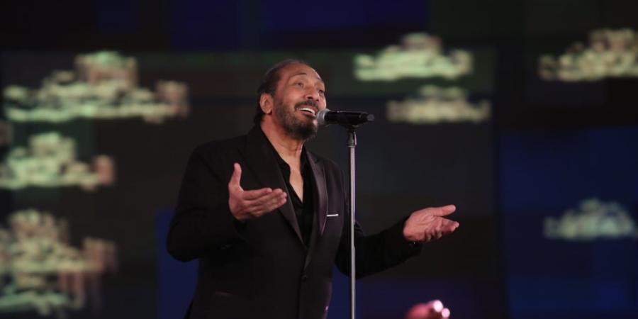 علي الحجار يفتتح حفله في مهرجان الموسيقى العربية بـ"المال والبنون".. صور - الفجر سبورت