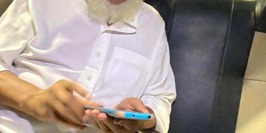الفرحة مالية العيون.. أول صورة لمسن السويس عقب خروجه من القسم - الفجر سبورت