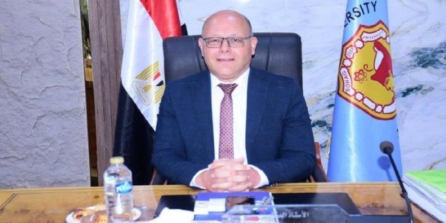 غداََ..
      أولى
      ندوات
      التوعوية
      الدينية
      لطلاب
      جامعة
      سوهاج
      بالتعاون
      مع
      مشيخة
      الأزهر
      الشريف - الفجر سبورت