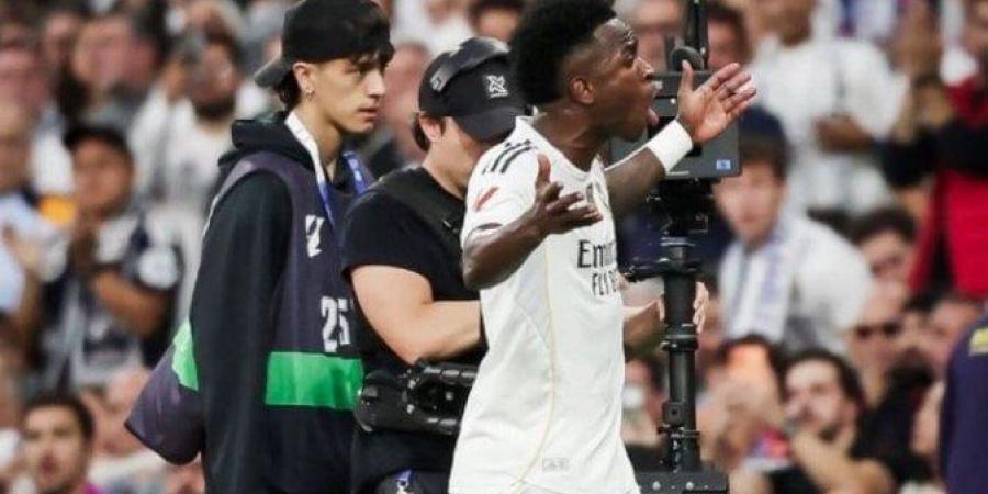 ألونسو
      يعلق
      على
      غضب
      فينيسيوس
      بعد
      استبداله
      في
      كلاسيكو
      ريال
      مدريد
      وبرشلونة - الفجر سبورت