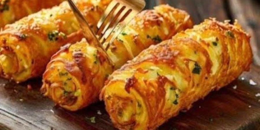 أكلة لذيذة سريعة التحضير.. طريقة عمل البطاطس بالموتزريلا - الفجر سبورت