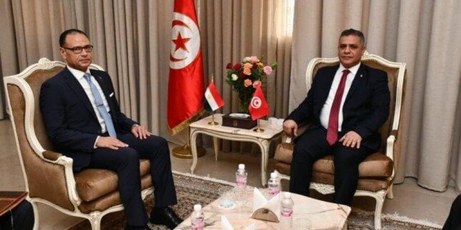 السفير
      باسم
      حسن
      يبحث
      تعزيز
      التعاون
      الثنائي
      مع
      وزير
      الداخلية
      التونسي - الفجر سبورت