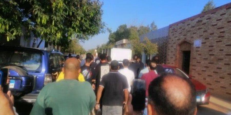 تشييع
      جثمان
      المصور
      ماجد
      هلال
      إلى
      مثواه
      الأخير
      بمقابر
      الشموت
      بالقليوبية - الفجر سبورت