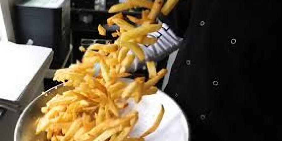 الطعام البارد لا يقل خطراً عن المقلي.. صدمة في مطبخك قد لا تتوقعها.. نصائح بسيطة لحماية صحتك - الفجر سبورت