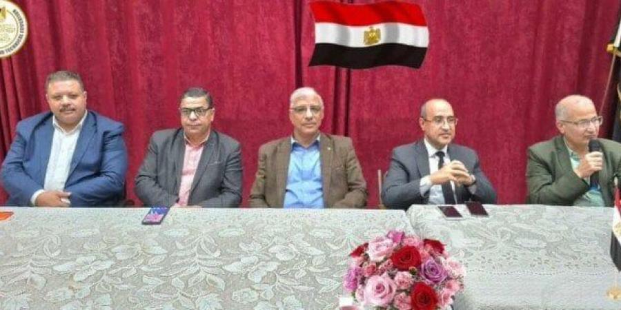 اعتماد
      72
      مدربا
      ومراجعا
      جديدا
      لرفع
      كفاءة
      المعلمين
      بالمنوفية - الفجر سبورت