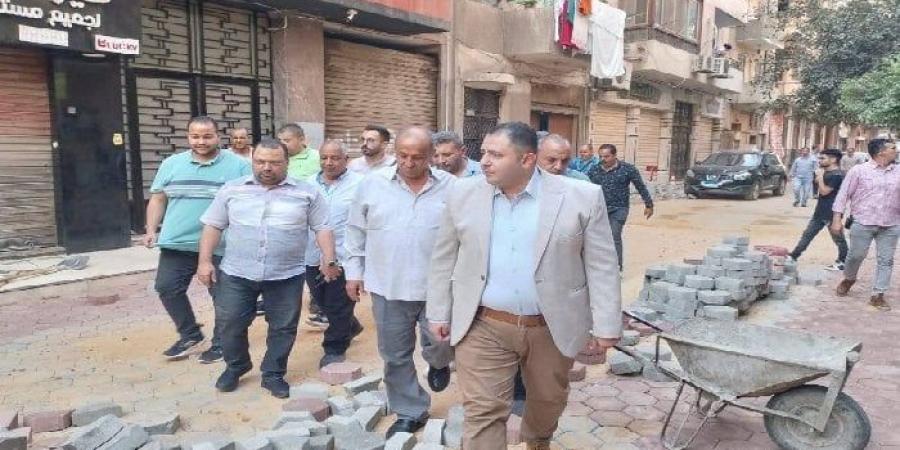 جولة تفقدية لنائب محافظ القاهرة لمتابعة أعمال الرصف والتطوير الجارية بشوارع حى شبرا - الفجر سبورت