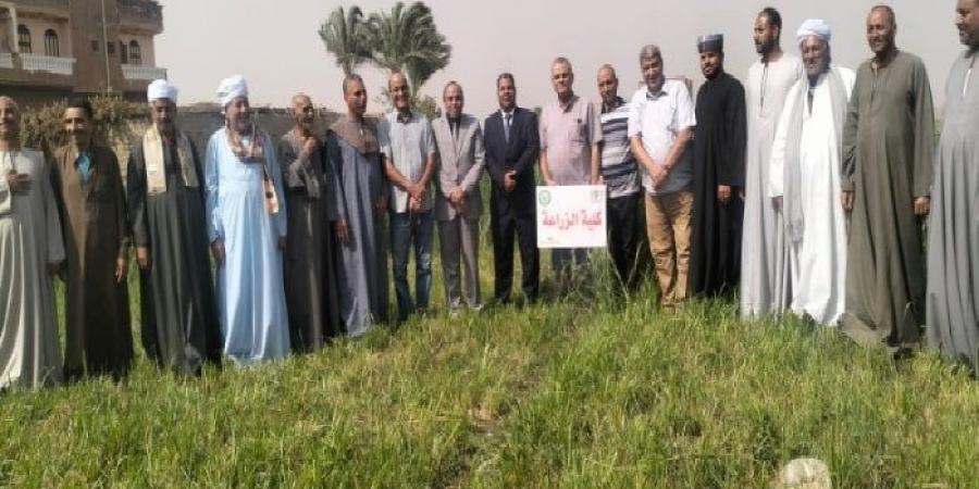 جامعة سوهاج تطلق قافلة تنموية زراعية لدعم المزارعين بقرية كوم بدار بالمنشاة - الفجر سبورت