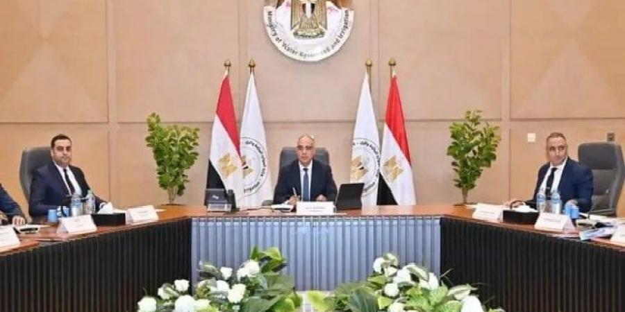 نائب محافظ بورسعيد يشارك في اجتماع اللجنة العليا لتراخيص الشواطئ - الفجر سبورت