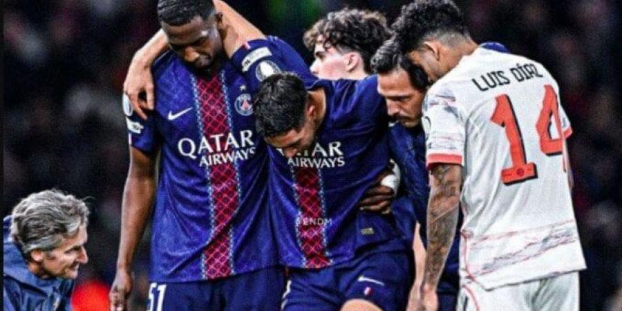 ضربة موجعة لباريس سان جيرمان.. «ليكيب» تكشف مدة غياب حكيمي بعد إصابته أمام البايرن - الفجر سبورت