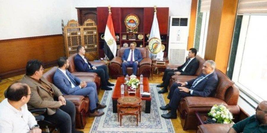 محافظ مطروح يستقبل نائب وزير الصحة لمتابعة الاستعدادات لتطبيق منظومة التأمين الصحي الشامل - الفجر سبورت