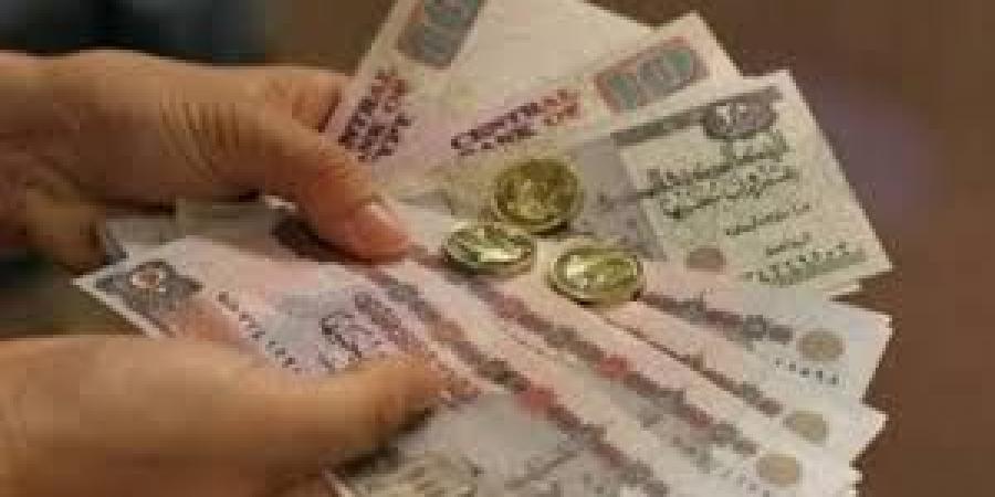 ما حكم إعطاء المسلم الزكاة لمن تلزمه نفقته كالأب والأم إذا كانوا فقراء؟ - الفجر سبورت