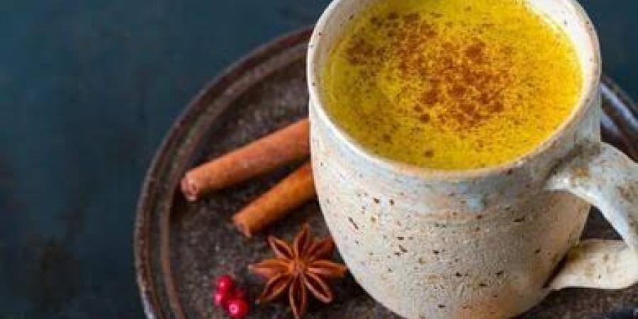ما الذي يحدث لجسمك عند إضافة الكركم إلى قهوتك الصباحية؟.. فوائد مذهلة - الفجر سبورت