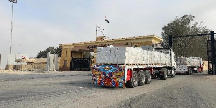 الهلال الأحمر يُطلق قافلة زاد العزة الـ 67 حاملة نحو 9 آلاف طن مساعدات إنسانية إلى غزة - الفجر سبورت