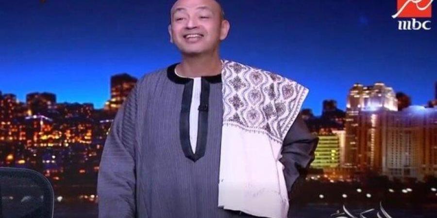 وشها حيكون حلو على الزمالك.. عمرو أديب بـ الجلابية: اللي هيضحك هضربه بالعصاية - الفجر سبورت