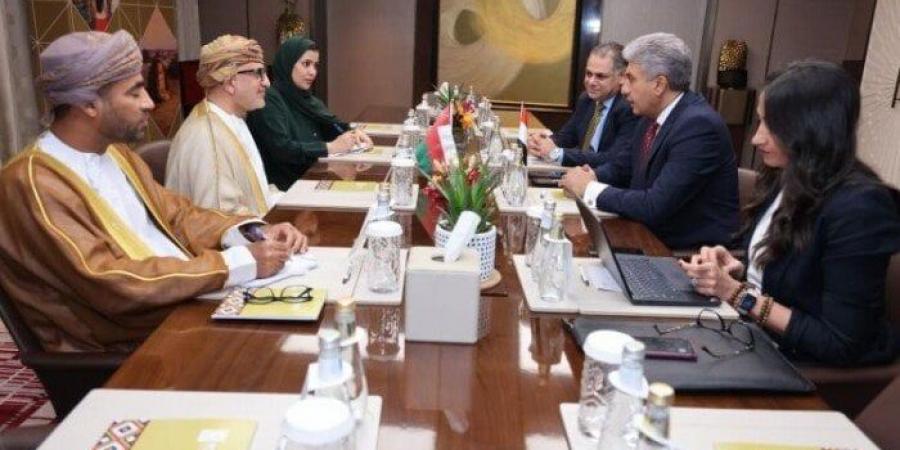 وزير السياحة يبحث مع نظيره العماني سبل تعزيز التعاون المشترك - الفجر سبورت