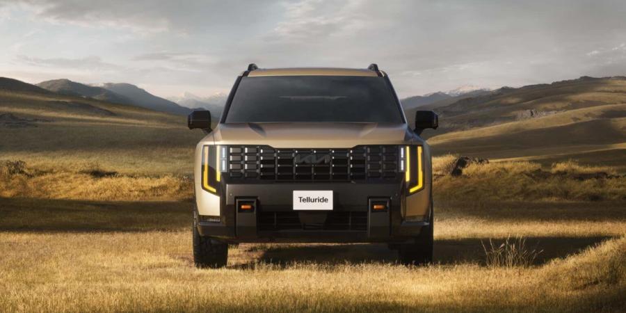 أول كلب يمتلك سيارة رولز رويس باهظة الثمن - الفجر سبورت