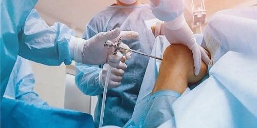 تقنية المنظار الجراحي.. كيف غيّرت مفهوم جراحات الركبة؟ - الفجر سبورت