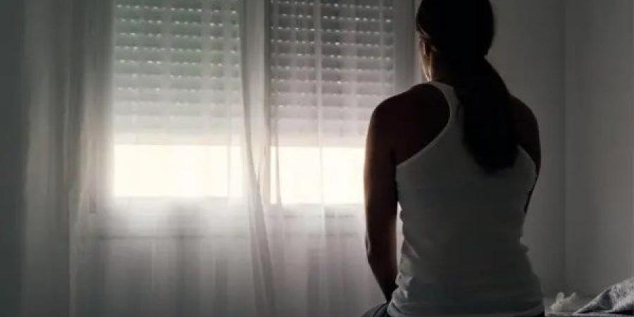 يارتني ما سبت ايديها.. تركت يد والدتها ليخطفها ذئب في محل وينهي برائتها - الفجر سبورت