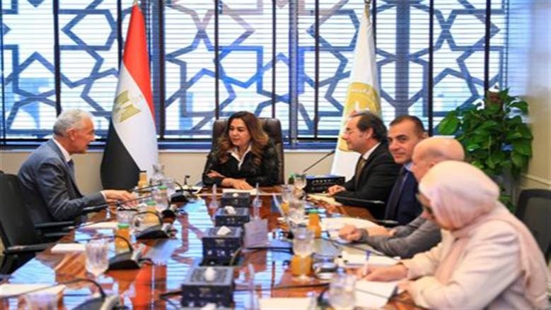 وزيرة التنمية المحلية والبيئة تبحث تطوير مركز السلام لمكافحة التلوث البحري بشرم الشيخ