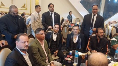 طارق الشيخ يحتفل بخطوبة نجله ويغني يا سيد الناس والكيف.. صور