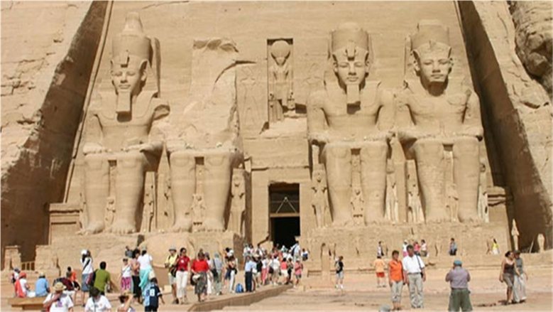 عبد الرحيم ريحان يكشف سر تغير موعد تعامد الشمس بمعبد أبو سمبل