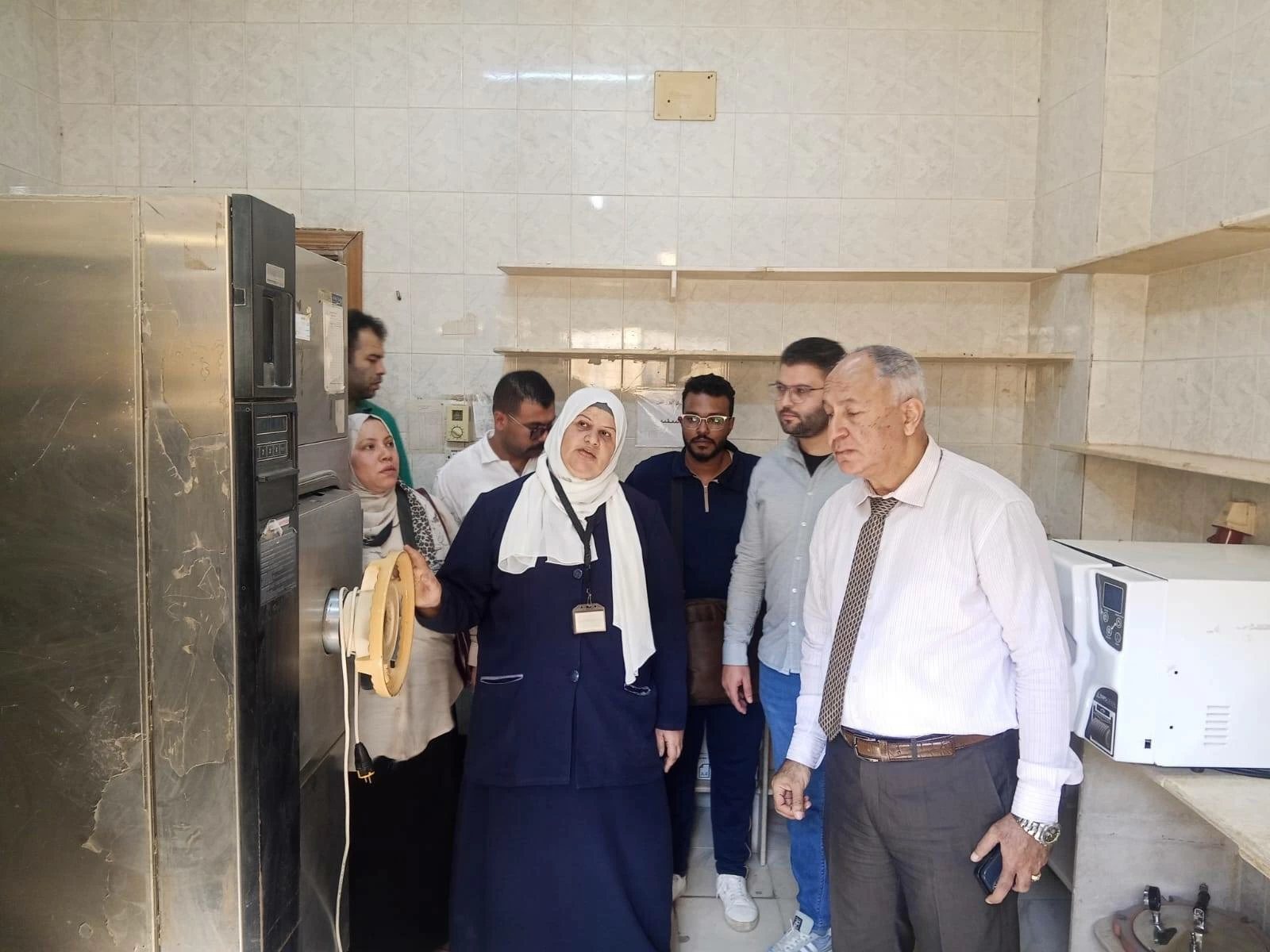 جولة مفاجئة ترصد مخالفات فنية وإدارية في منشآت طبية بالقليوبية.. وتحيل عدة عاملين للتحقيق
