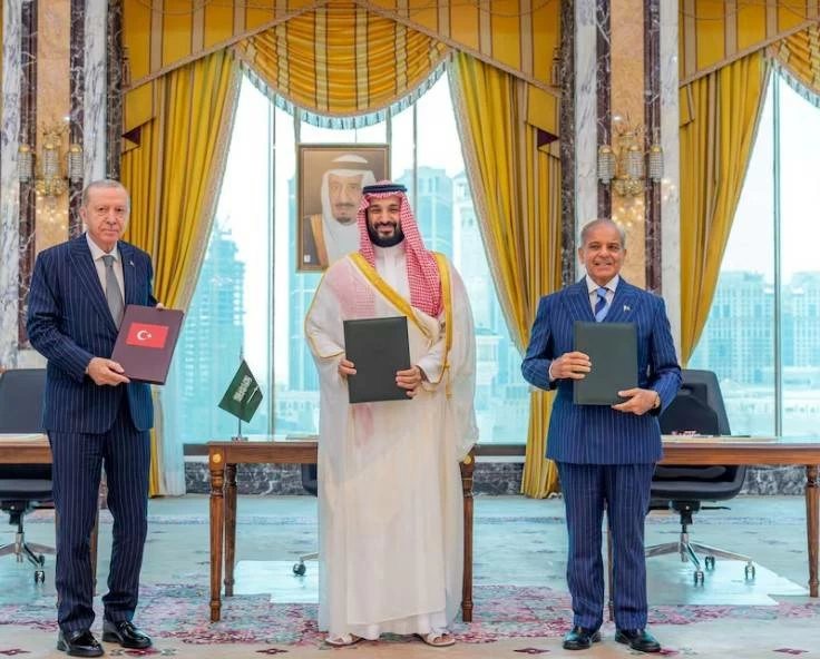 «حلف مكة» يفعّل الدفاع المشترك ويقرر نشر قوات وقدرات عسكرية في السعودية