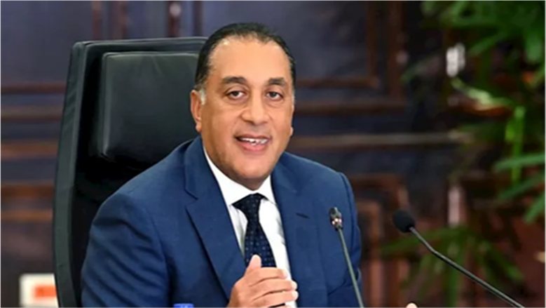 رئيس الوزراء يلتقي طلاب الجامعات بالسويس ويجري حوارًا حول مختلف الموضوعات والقضايا