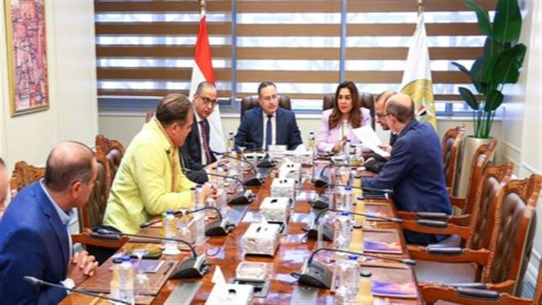 منال عوض تتابع مستجدات تنفيذ تمثال مجدي يعقوب بالجيزة