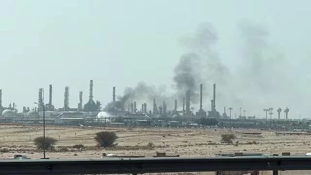 1326 عملية استهداف خلال يوم.. الجيش اليمني يعلن تدمير آليات ومواقع للحوثيين
