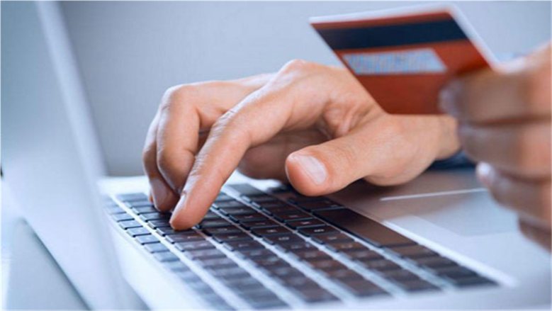 الإحصاء: 95% من الأسر تفضل الدفع النقدي عند الاستلام في التجارة الإلكترونية