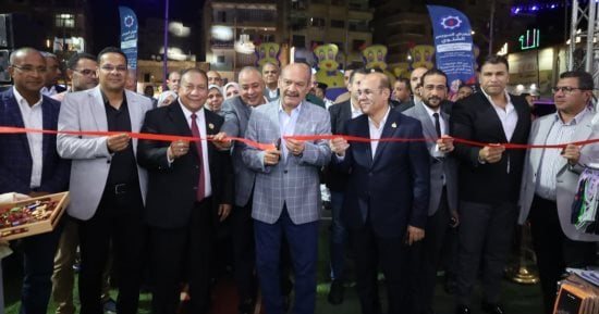 محافظ السويس يفتتح المعرض الشتوي للملابس والمفروشات بتخفيضات تصل 30%