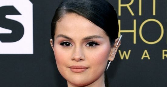 سيلينا جوميز تكشف: التدخين الإلكتروني بالنيكوتين غير صوتي