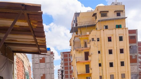 محافظ الإسكندرية يتابع أعمال إزالة أجزاء من العقار المائل بمنطقة لامبروزو